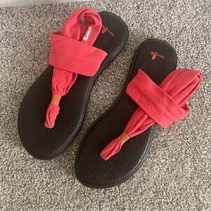 Sanuk Yoga Sling 2 Coral Pink Slip On Strappy Sandals